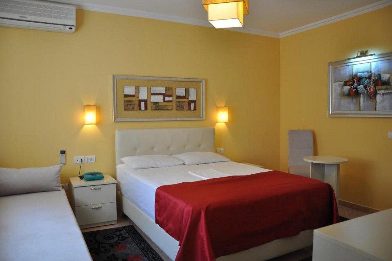 Hotel Pik Loti Тирана Екстериор снимка