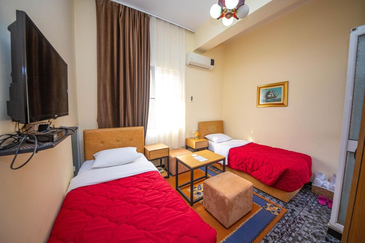 Hotel Pik Loti Тирана Екстериор снимка