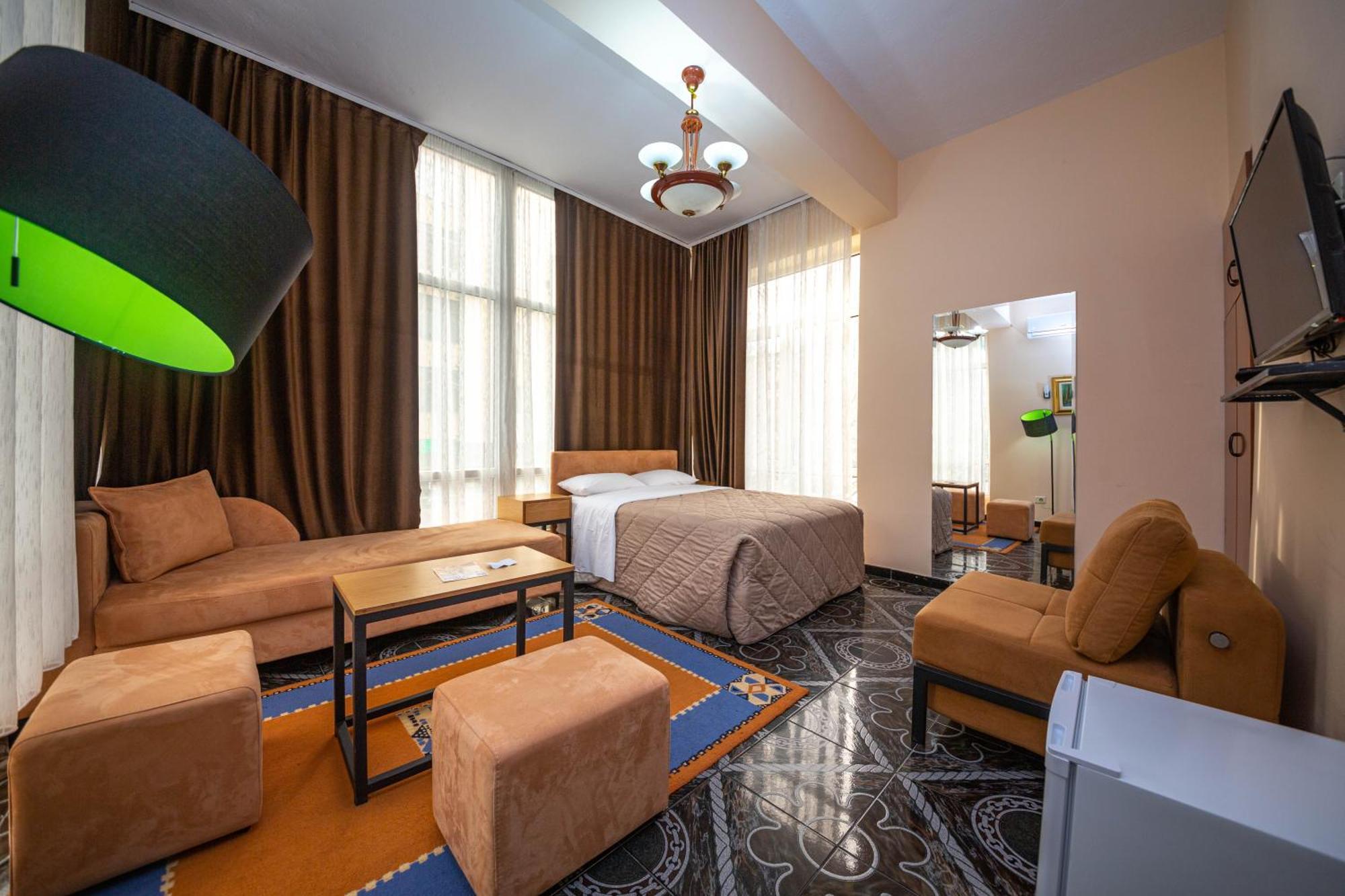 Hotel Pik Loti Тирана Екстериор снимка