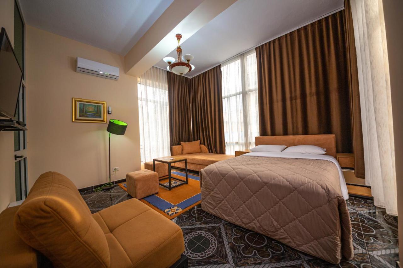 Hotel Pik Loti Тирана Екстериор снимка