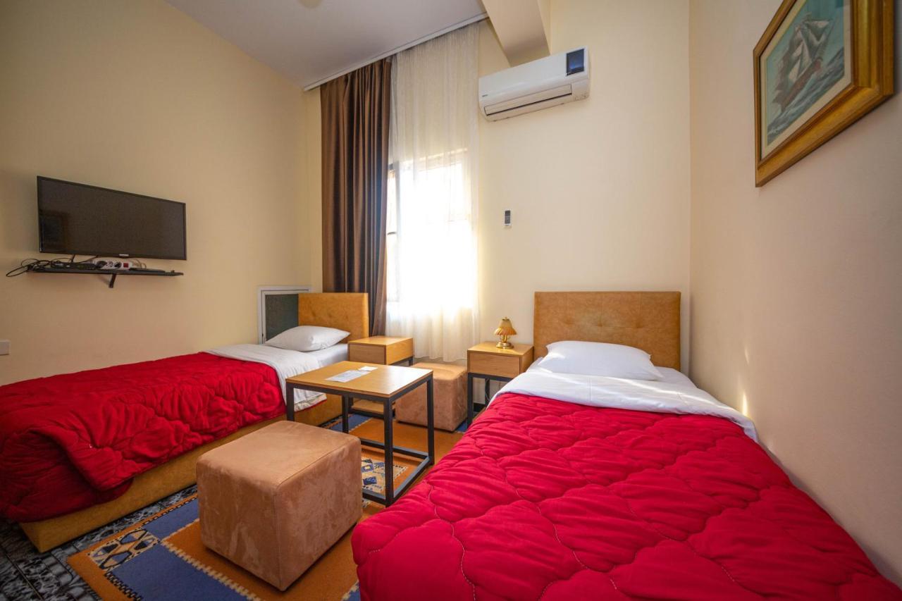 Hotel Pik Loti Тирана Екстериор снимка
