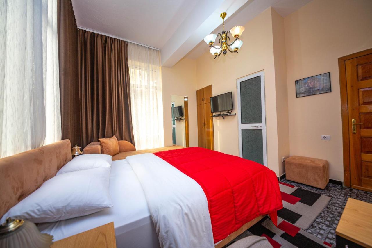 Hotel Pik Loti Тирана Екстериор снимка
