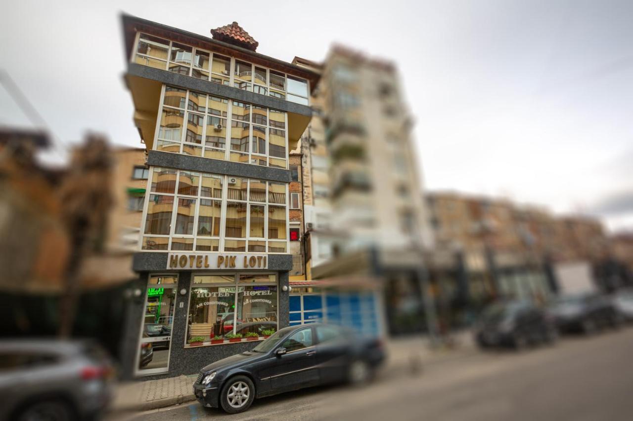 Hotel Pik Loti Тирана Екстериор снимка