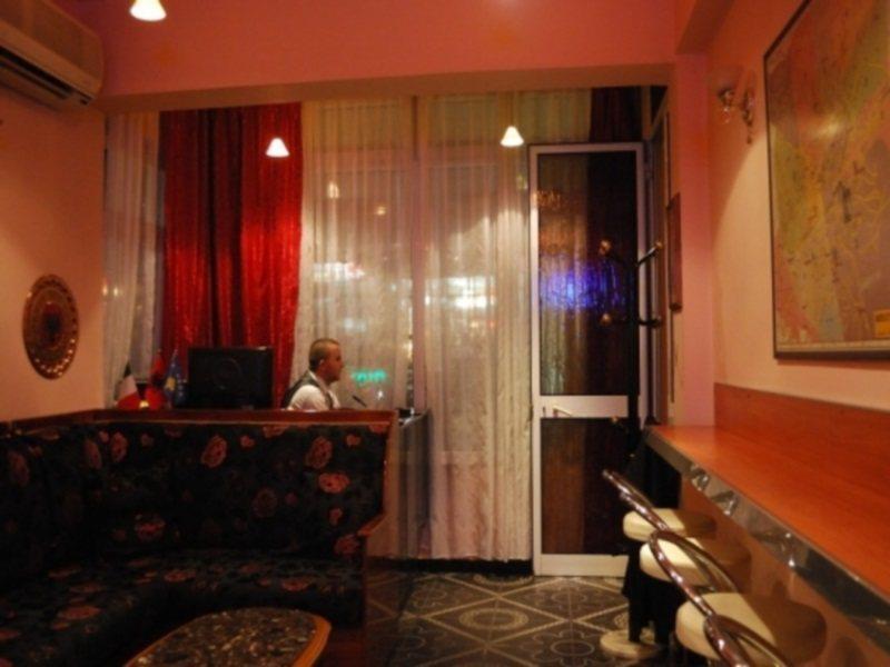 Hotel Pik Loti Тирана Екстериор снимка